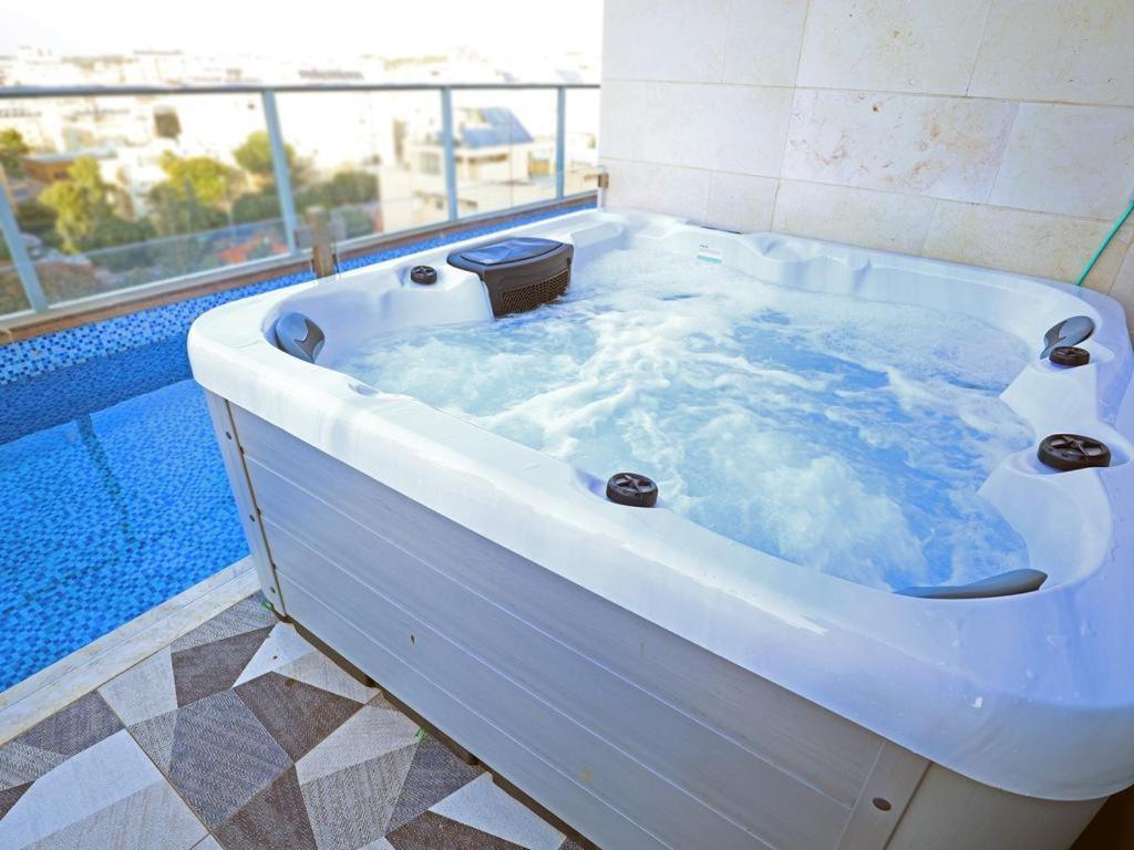 Luxury Rooftop Apartment In Netanya Exterior foto